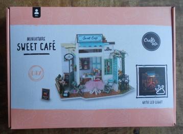 Zelfbouw miniatuurhuisje = Sweet Café = Crafts + Co = DIY beschikbaar voor biedingen