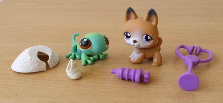 Littlest Pet Shop #111 Gecko + #112 German Shepherd - 2006, Verzamelen, Poppetjes en Figuurtjes, Gebruikt, Ophalen of Verzenden