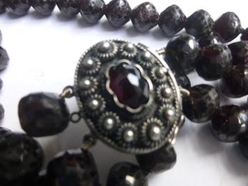 Antiek dubbel snoer grote Granaten Collier Zilveren Slot beschikbaar voor biedingen