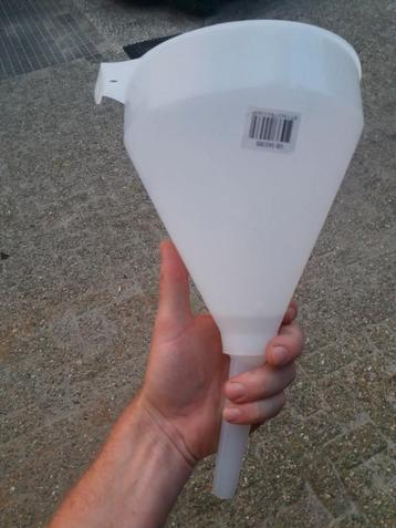 Splinternieuwe benzine trechter met kogeltuit en filter! beschikbaar voor biedingen