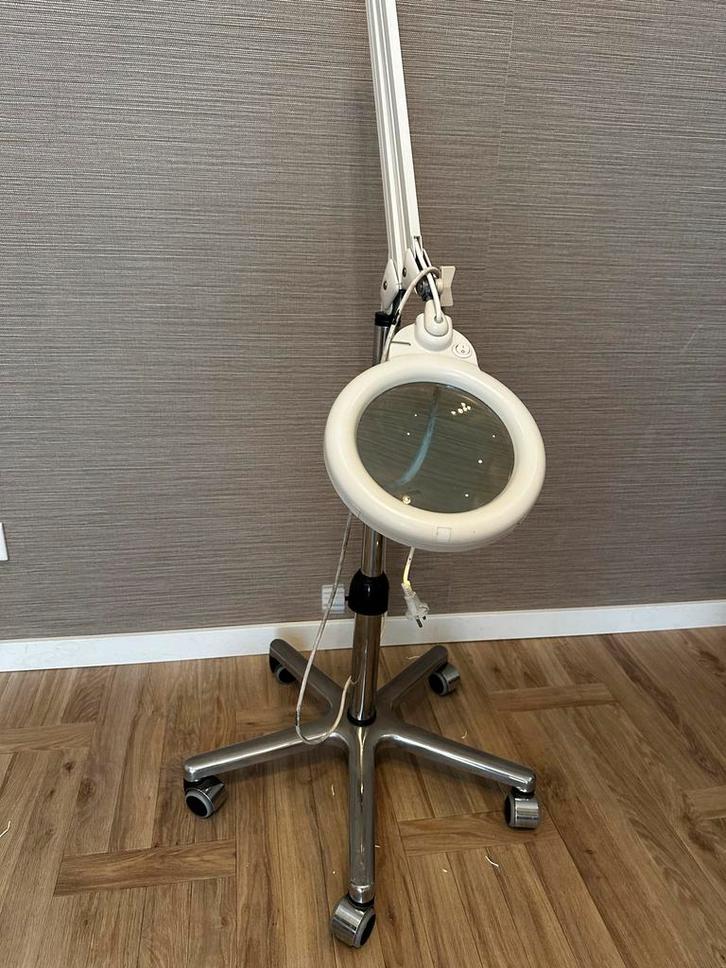 Bentlon witte Loupelamp op Statief - ZGAN, Hobby en Vrije tijd, Vergrootglazen, Loepen en Loeplampen, Zo goed als nieuw, Ophalen