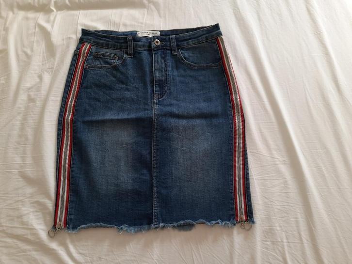 Spijkerrokje, maat L, Queen Hearts, Kleding | Dames, Rokken, Zo goed als nieuw, Maat 38/40 (M), Blauw, Boven de knie, Ophalen of Verzenden