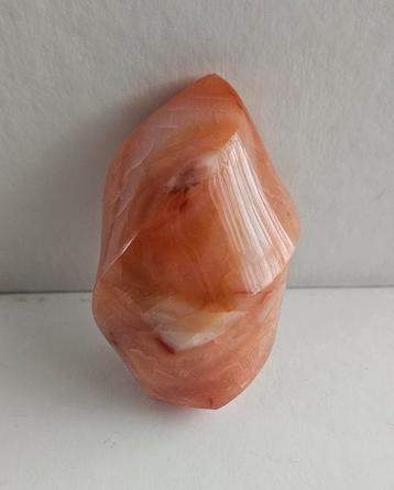 Carneool fakkelkristal beschikbaar voor biedingen