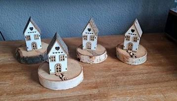 Houten huisjes kijktafel seizoentafel verhuizen cadeautje  beschikbaar voor biedingen