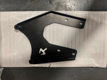 Akrapovic Uitlaat Beugel Vespa 125cc beschikbaar voor biedingen