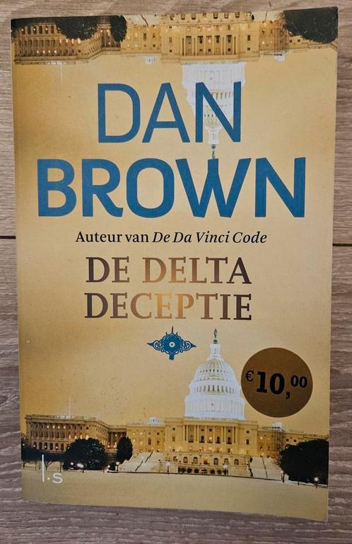 Dan Brown - De Delta deceptie, Boeken, Thrillers, Zo goed als nieuw, Ophalen of Verzenden