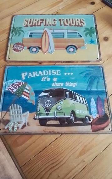 💐2 METALEN RECLAME BORDEN VAN EEN VOLKSWAGENBUS beschikbaar voor biedingen