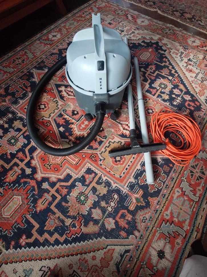 Nilfisk stofzuiger VP300 Hepa Basic EU, Witgoed en Apparatuur, Stofzuigers, Gebruikt, Stofzuiger, Minder dan 1200 watt, Stofzak