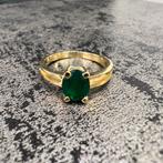 14k gouden ring met groen smaragd steen, Sieraden, Tassen en Uiterlijk, Ringen, Groen, Ophalen of Verzenden