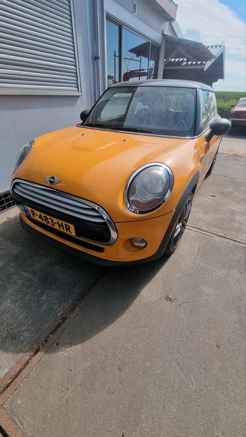 Mini Cooper 1.5 benzine,  Automaat,  oranje met zwart dak, Auto's, Mini, Particulier, Cooper, ABS, Airbags, Airconditioning, Bluetooth