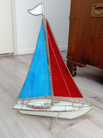 vintage stained glas en metalen chroom jacht beschikbaar voor biedingen