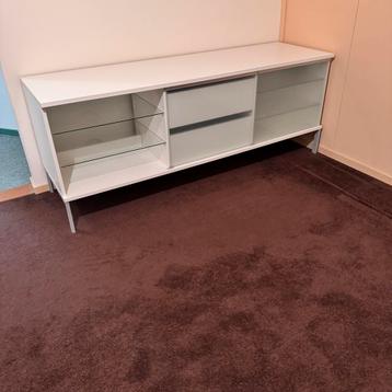 Mooi TV kastje met schuifruitjes en lades