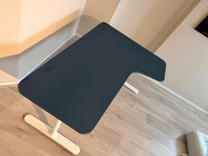 IKEA Bekant Bureau - Blauw, In Hoogte Verstelbaar, Huis en Inrichting, Bureaus, Gebruikt, Bureau, In hoogte verstelbaar, Ophalen