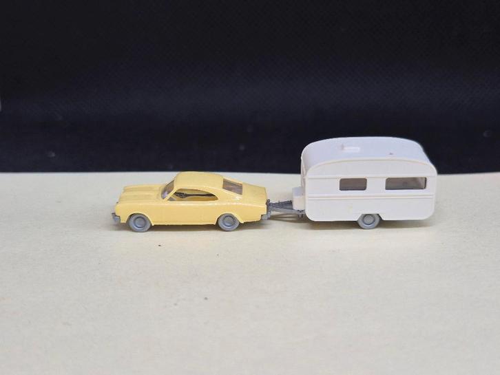 Wiking 0922 - Opel Rekord met caravan (15535), Hobby en Vrije tijd, Modeltreinen | N-Spoor, Gebruikt, Overige typen, Gelijkstroom