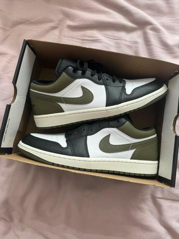 Nike Air Jordan low maat 44 beschikbaar voor biedingen