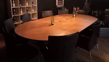 Vergadertafel 10 persoons + 8-10 stoelen beschikbaar voor biedingen