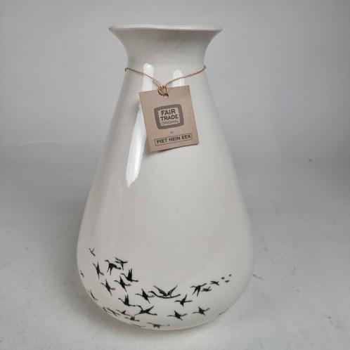 Piet Hein Eek Fair Forward vaas met kraanvogels, Huis en Inrichting, Woonaccessoires | Vazen, Nieuw, Wit, Minder dan 50 cm, Overige materialen