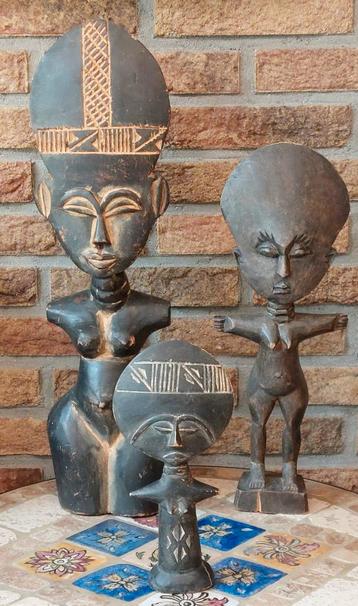 3 antieke Afrikaanse beelden  beschikbaar voor biedingen