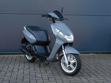PEUGEOT KISBEE 50i 4T 2019 grijs BTW 45km mogelijk beschikbaar voor biedingen