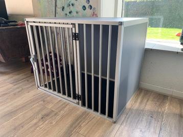 Bench hond incusief Isolerende rubbermat. beschikbaar voor biedingen