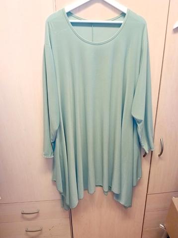 Prachtige leuke groene tuniek maat 48/50. beschikbaar voor biedingen