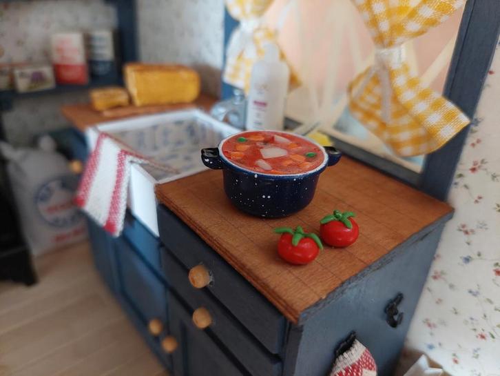 Tomaatjes 1:12 poppenhuis *handgemaakt*, Verzamelen, Poppenhuizen en Toebehoren, Nieuw, Poppenhuis, Ophalen of Verzenden