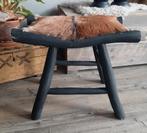 Houten kruk met geitenvacht bekleed, Ophalen, Hout