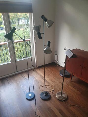 Drie vintage staande lampen beschikbaar voor biedingen