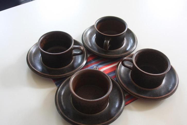 ARABIA "" RUSKA "" MOCCA/EXSPRESSO Kopjes., Huis en Inrichting, Keuken | Servies, Zo goed als nieuw, Kop(pen) en/of Schotel(s)