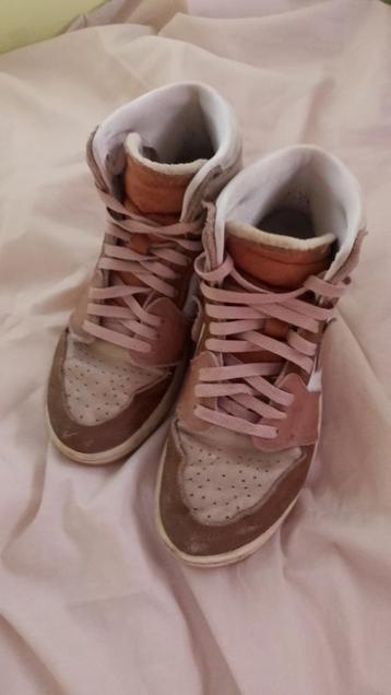 Nike Air Jordan half jaar oud. Maat 43 beschikbaar voor biedingen