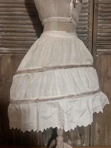 Antieke brocante panier crinoline rok belijning paspop buste beschikbaar voor biedingen