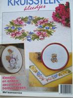 Borduurboekje   Bloemen krans Beertjes Lam zie foto  nr 9711, Hobby en Vrije tijd, Borduren en Borduurmachines, Verzenden, Nieuw