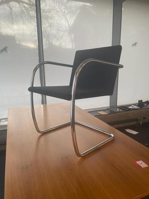 Knoll Brno chair thin pad, model 245A 4x z.g.a.n., Huis en Inrichting, Stoelen, Zo goed als nieuw, Vier, Stof, Zwart, Ophalen