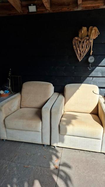 Twee fauteuils GRATIS!  beschikbaar voor biedingen