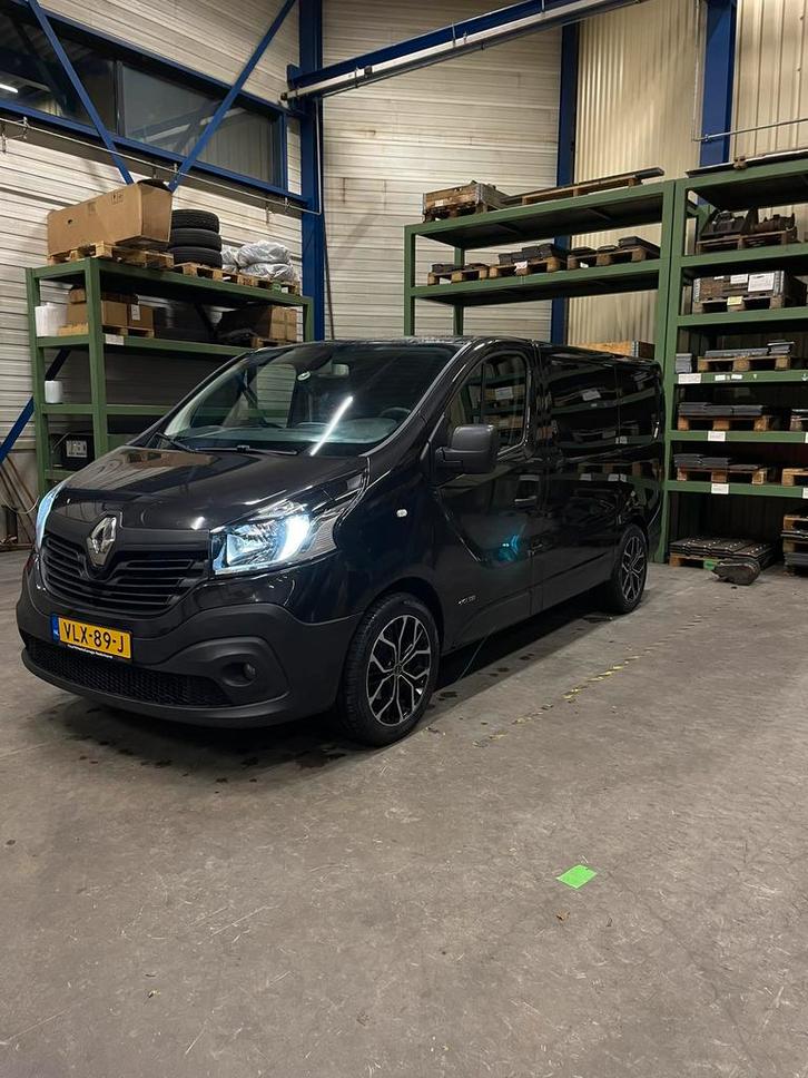 Renault Trafic 1.6 DCI 85KW 2015 Zwart, Auto's, Bestelauto's, Particulier, Achteruitrijcamera, Adaptive Cruise Control, Airbags