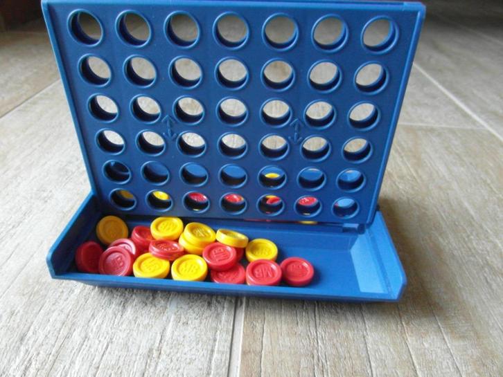Spel: vier op een rij, reis editie, Hobby en Vrije tijd, Gezelschapsspellen | Overige, Gebruikt, Een of twee spelers, Ophalen of Verzenden