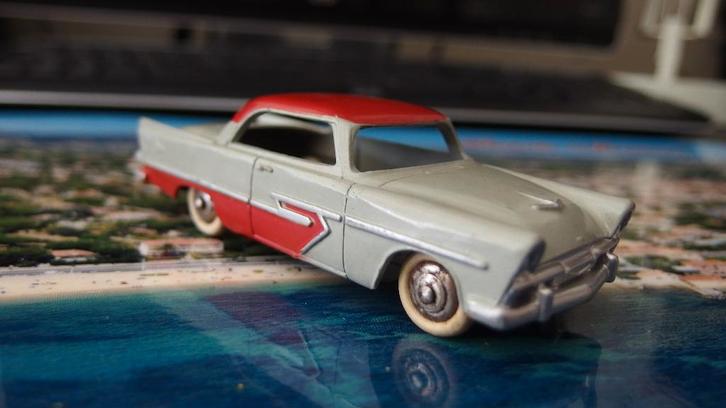 Onbespeelde Dinky Toys Plymouth Belvedere 24 D, Hobby en Vrije tijd, Modelauto's | 1:43, Zo goed als nieuw, Auto, Dinky Toys, Ophalen of Verzenden