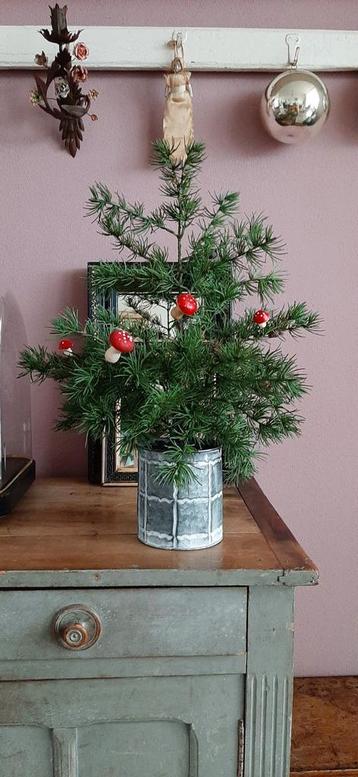 BROCAT  ...  KLEIN  ......  KUNST ...   KERST BOOMPJE  beschikbaar voor biedingen