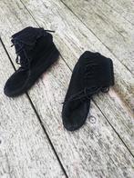Minnetonka's Mt 38-39, Ophalen of Verzenden, Zo goed als nieuw, Zwart, Sneakers of Gympen