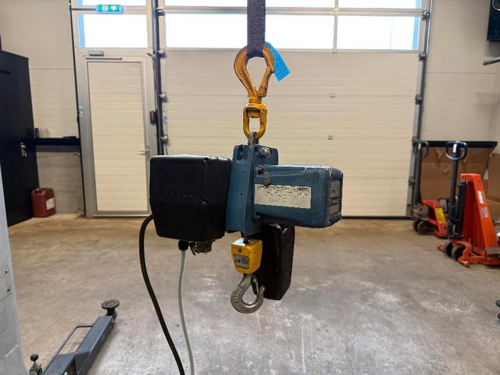 Elektrische kettingtakel Donati 250kg 3,2m hijshoogte, Doe-het-zelf en Verbouw, Lieren en Takels, Gebruikt, Elektrisch, Ophalen