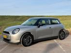 Mini Cooper E Essential XS 40,7 kWh 180pk, Stof, Zwart, 4 stoelen, Origineel Nederlands