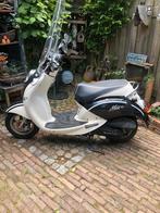 Snor scooter incl hoes en kettingslot, Fietsen en Brommers, Snorfietsen en Snorscooters, Ophalen, Gebruikt, SYM, Benzine