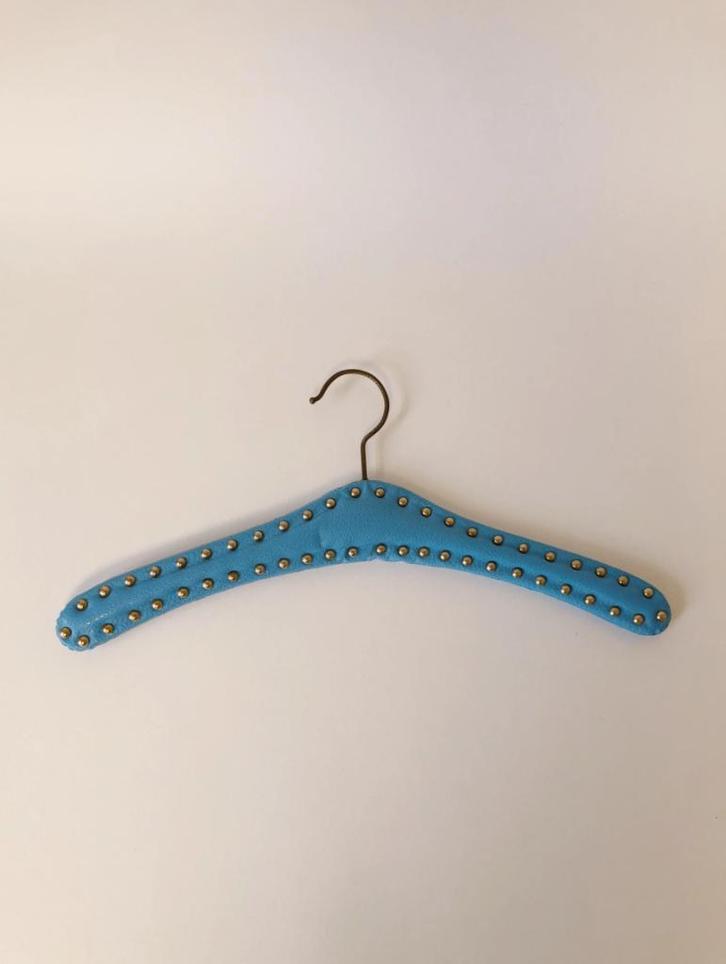 DIVERSE KLEUREN & SOORTEN VINTAGE KLEDINGHANGERS | SKAI LEER, Kleding | Dames, Kledinghangers