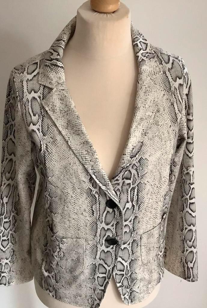 Sani Blu blazer maat 42/44, Kleding | Dames, Jasjes, Kostuums en Pakken, Nieuw, Maat 42/44 (L), Grijs, Ophalen of Verzenden