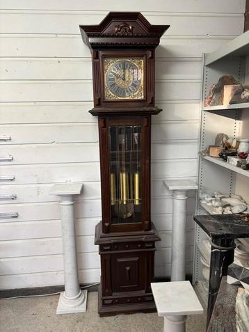 Grootvaderklok met westminster uurwerk beschikbaar voor biedingen