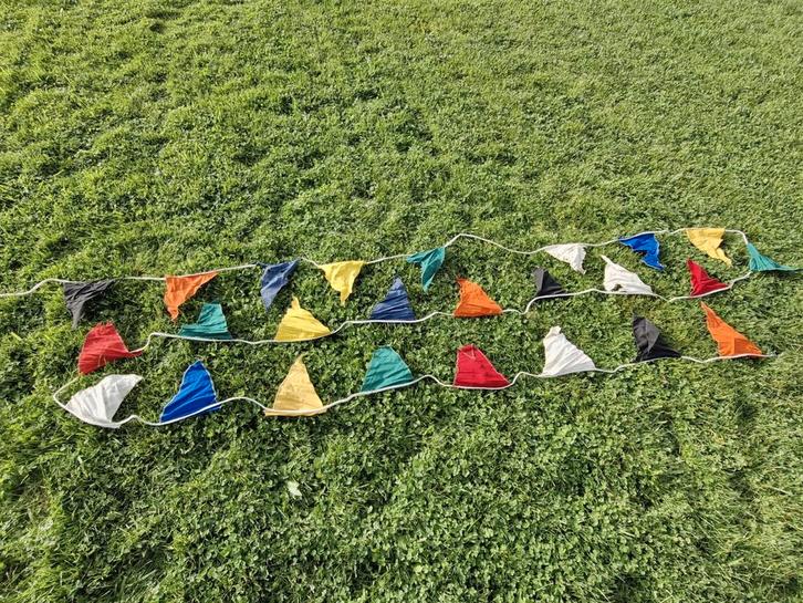 Sliert met kleurige stoffen Vlaggetjes boot sinterklaas, Diversen, Vlaggen en Wimpels, Gebruikt, Verzenden