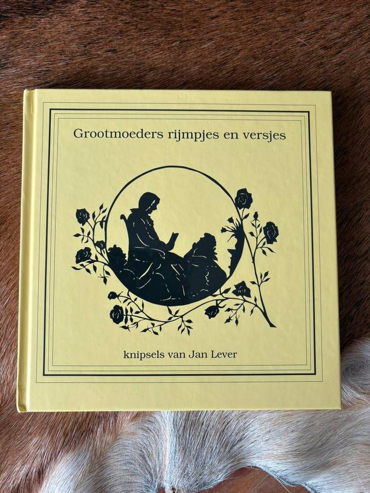 Grootmoeders rijmpjes en versjes boek, Boeken, Kinderboeken | Jeugd | onder 10 jaar, Zo goed als nieuw, Fictie algemeen, Ophalen of Verzenden