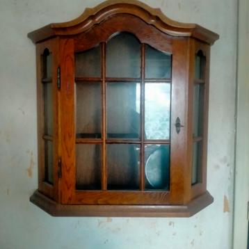 Vitrine kast vintage  beschikbaar voor biedingen