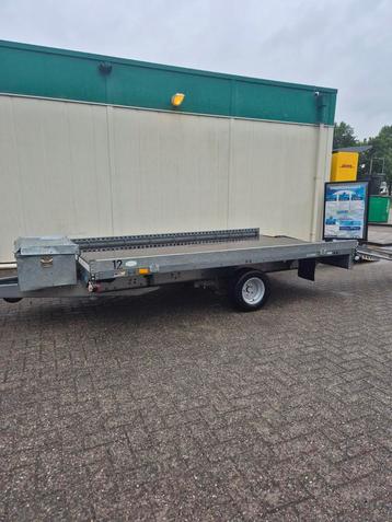 Machine transporter/autoambulance zgan rijplaten beschikbaar voor biedingen