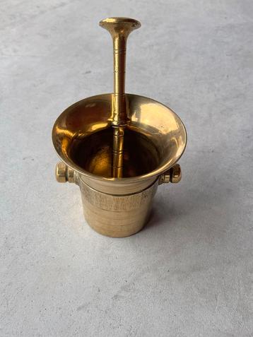 Antieke Messing Vijzel met Stamper Setje beschikbaar voor biedingen